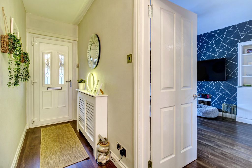 Property photo 3 of 22 Hall