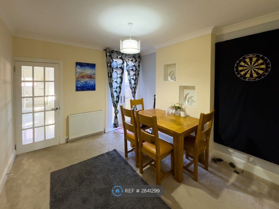 Property photo 3 of 10 Living Room