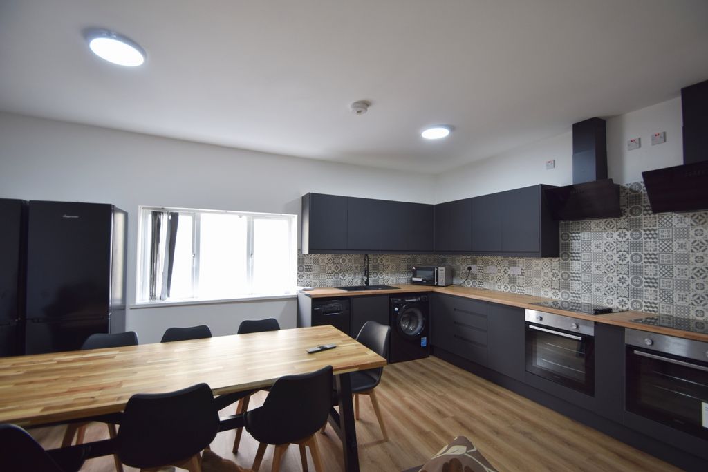 Property photo 1 of 21 Photo 5