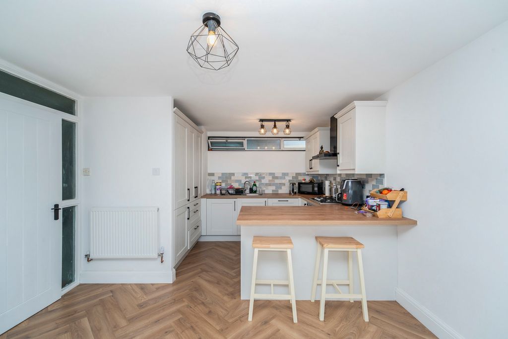 Property photo 2 of 11 Pbox-Img.Jpg