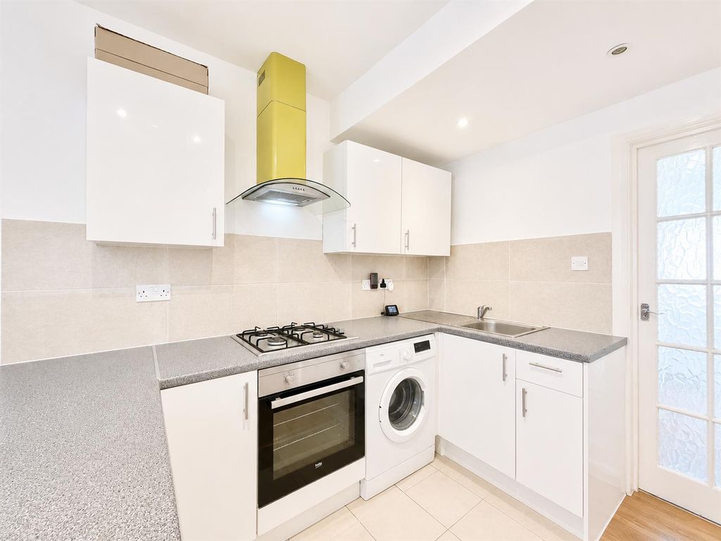 Property photo 1 of 10 Kitchen