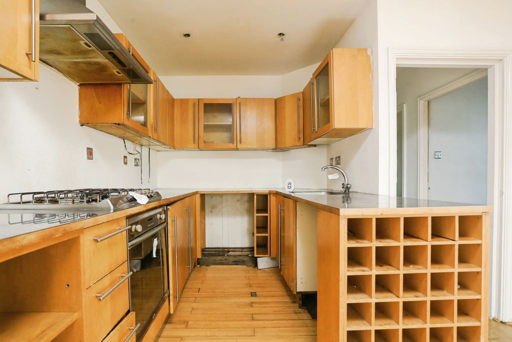 Property photo 3 of 17 Photo