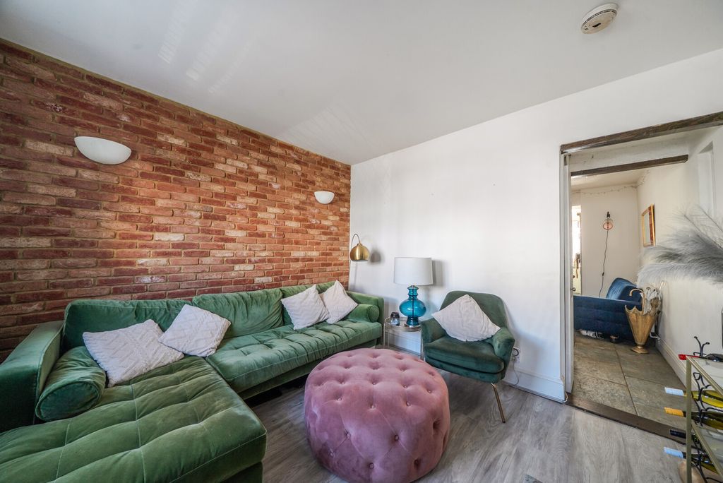 Property photo 2 of 24 1483580-16-6A4233...