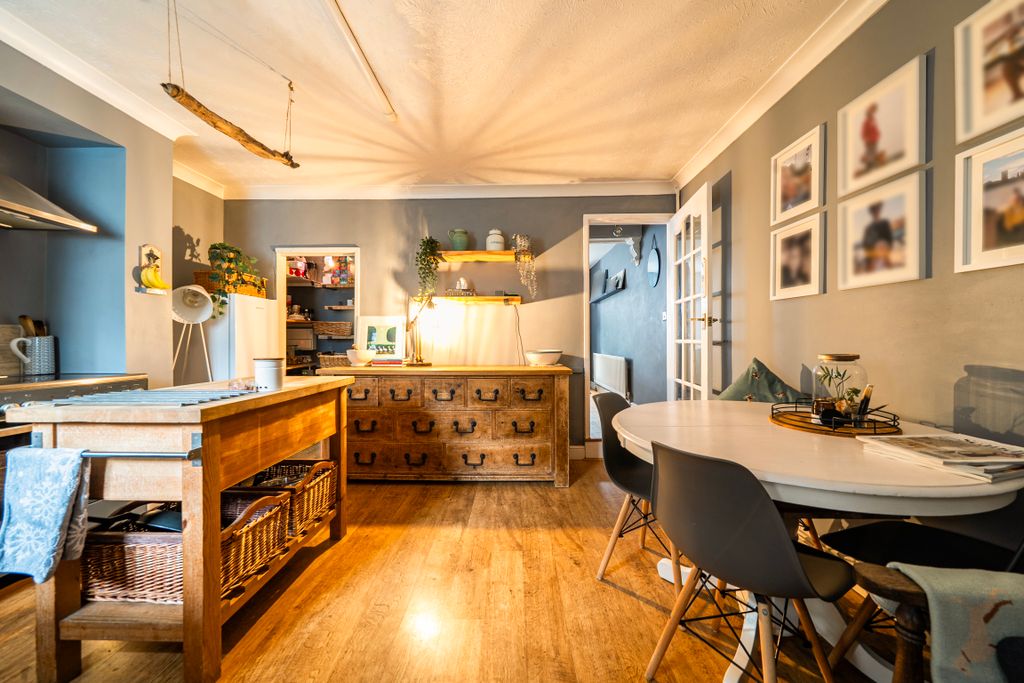 Property photo 2 of 10 15257011