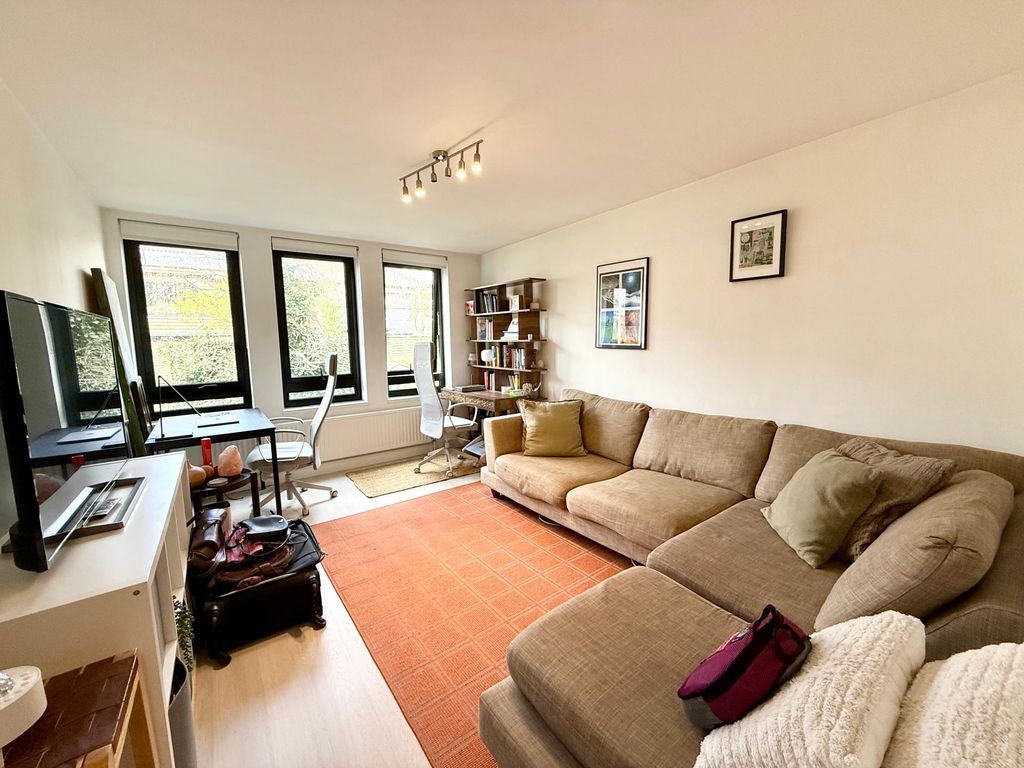 Property photo 1 of 8 Photo 0