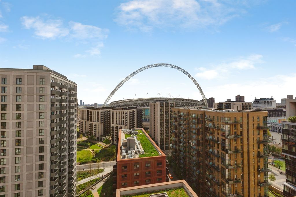 Property photo 2 of 21