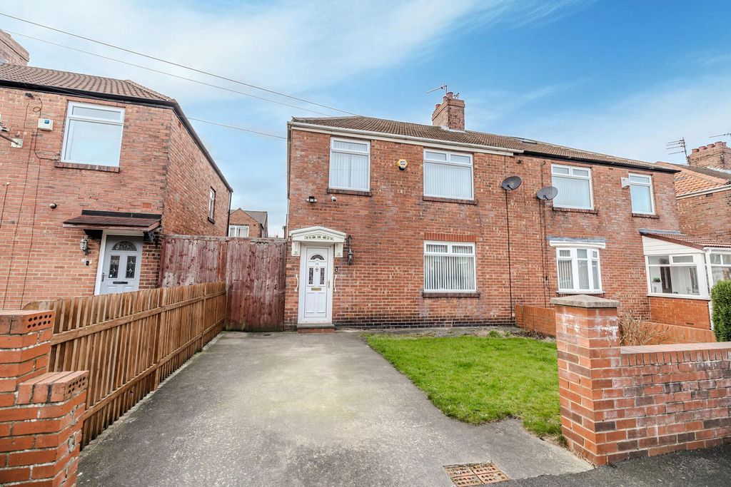 Property photo 2 of 31 Front (Exterior)