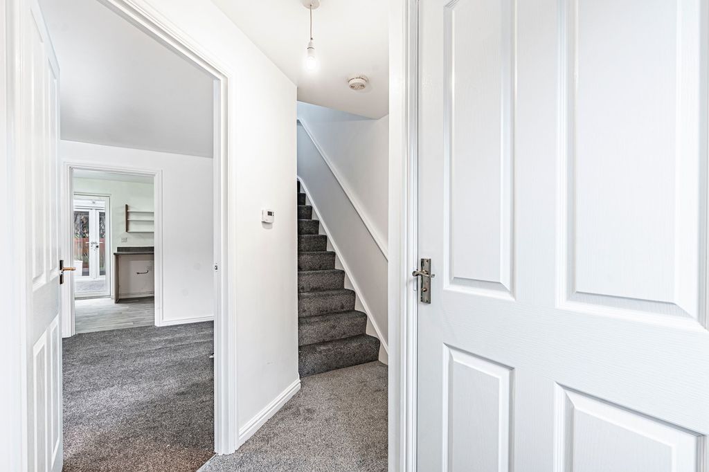 Property photo 3 of 27