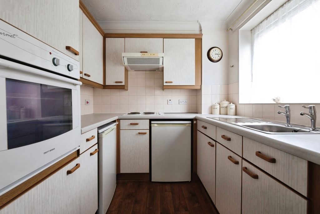 Property photo 3 of 16 Kitchen