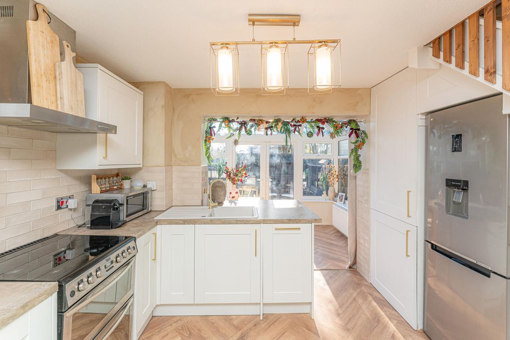 Property photo 2 of 21 Kitchen