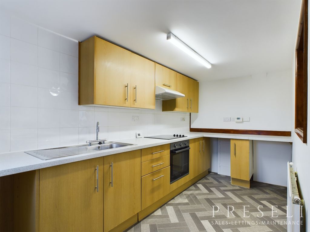 Property photo 2 of 16 Cam02375G0-Pr0065-Still004