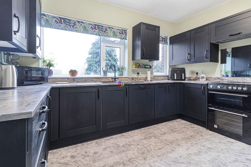 Property photo 2 of 16 Kitchen