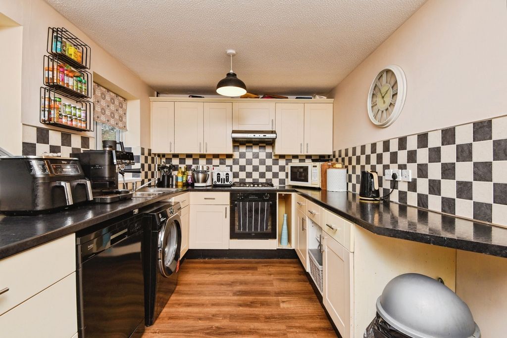 Property photo 3 of 20 Pbox-Img.Jpg