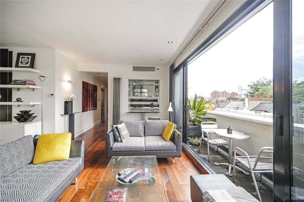 Property photo 2 of 21 Picture No. 02