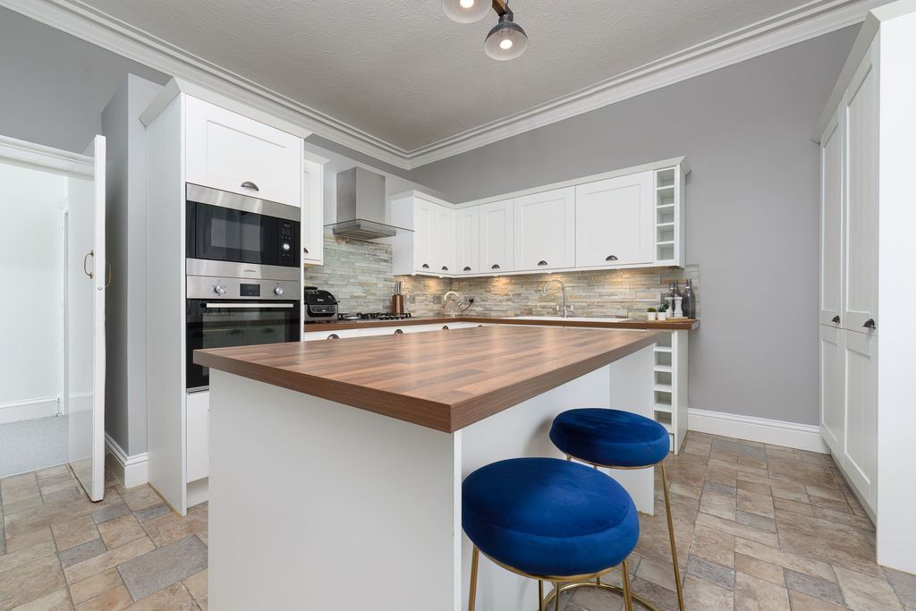 Property photo 1 of 36