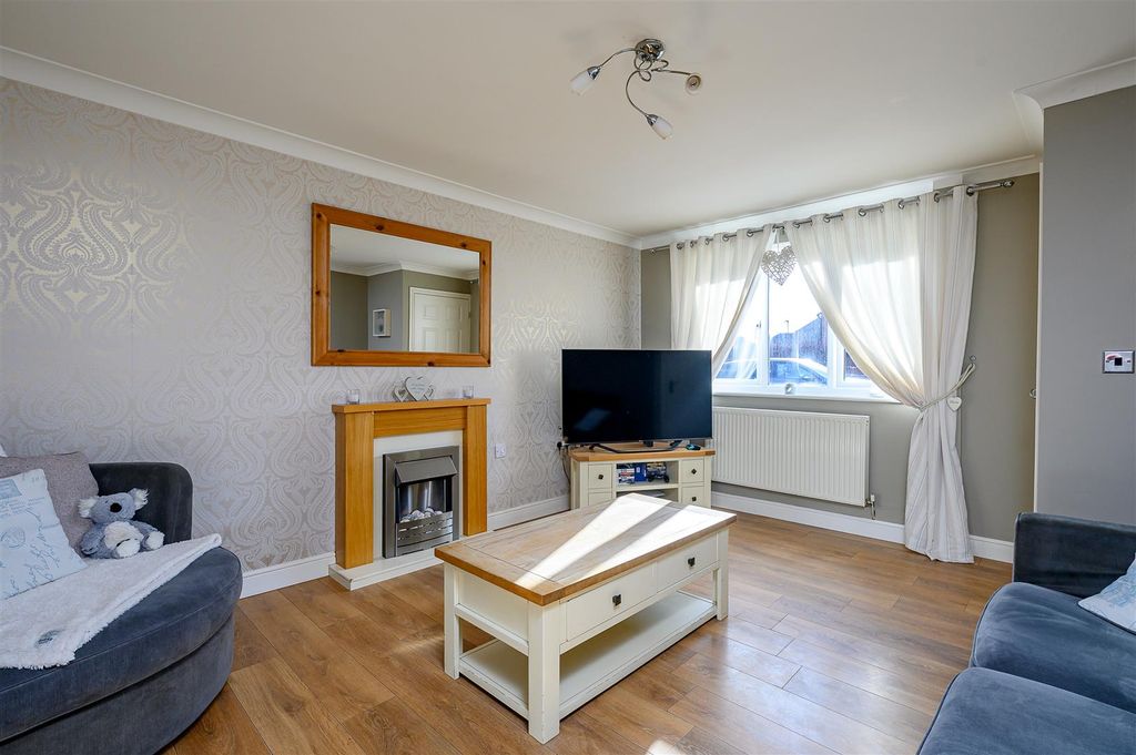 Property photo 3 of 18 Living Room