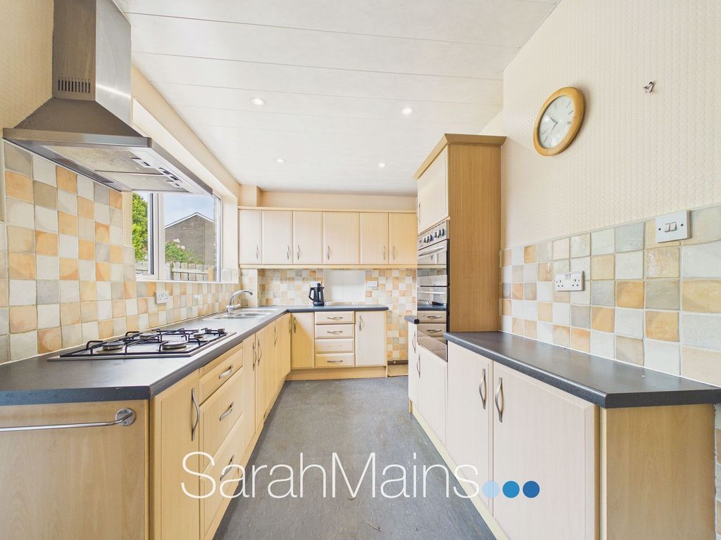 Property photo 2 of 12 Kitchen