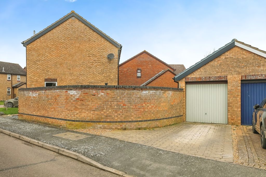 Property photo 2 of 20 Garage And Driveway