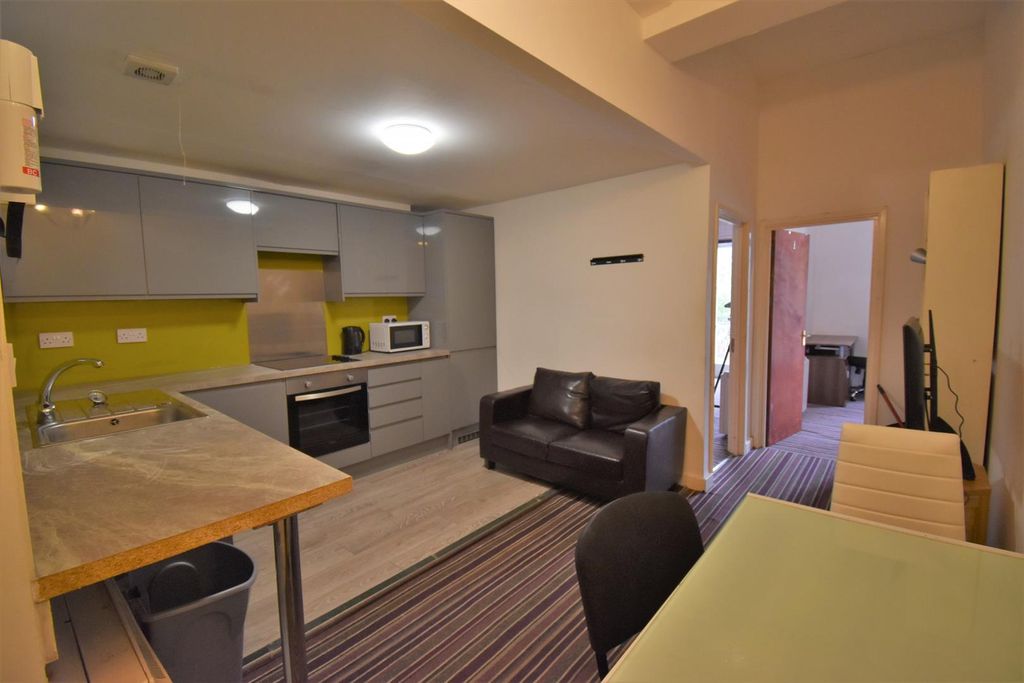 Property photo 2 of 8