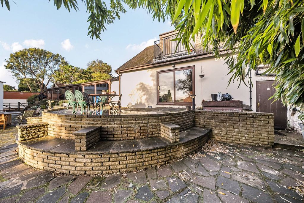 Property photo 2 of 19