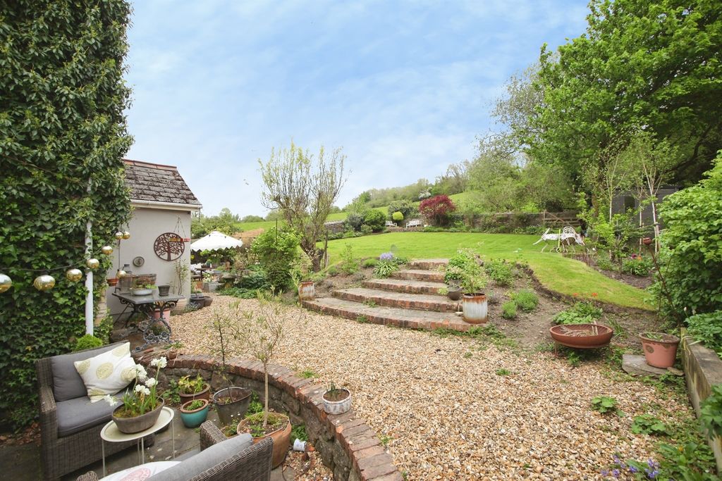 Property photo 2 of 34