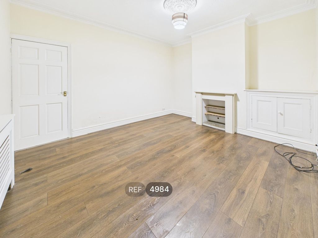 Property photo 3 of 7 Living Room