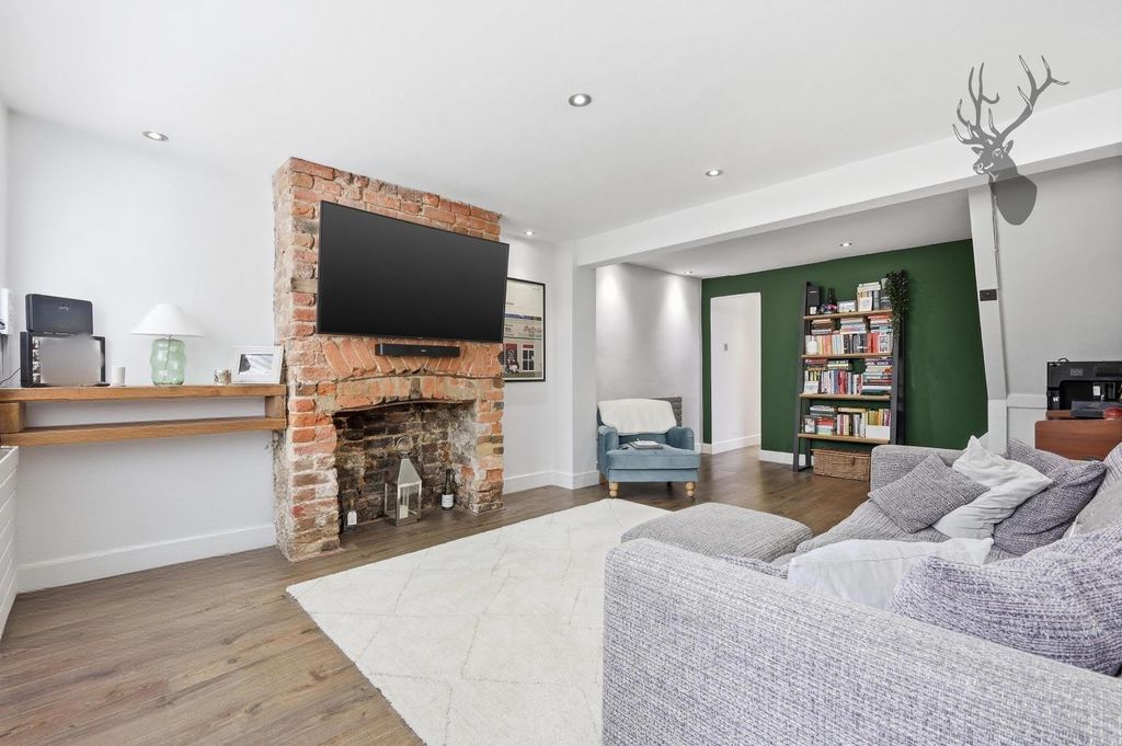 Property photo 2 of 17