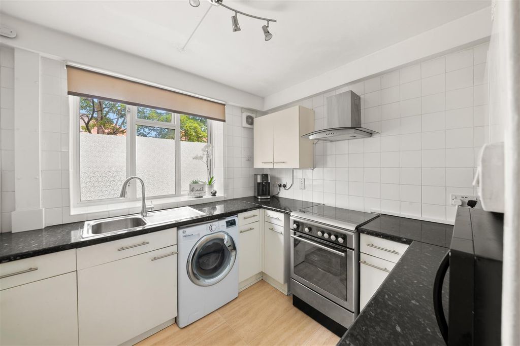 Property photo 3 of 14 4