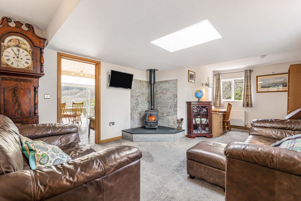 Property photo 2 of 35 Sitting Room