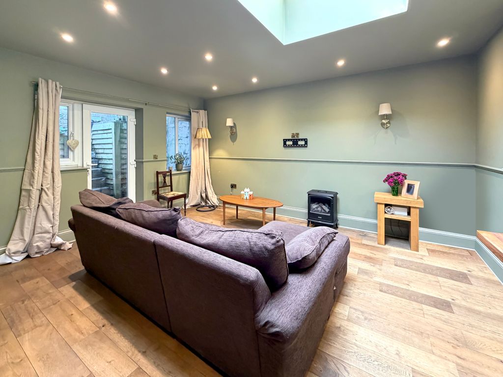 Property photo 3 of 12