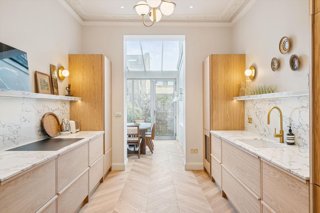 Property photo 2 of 26 Image