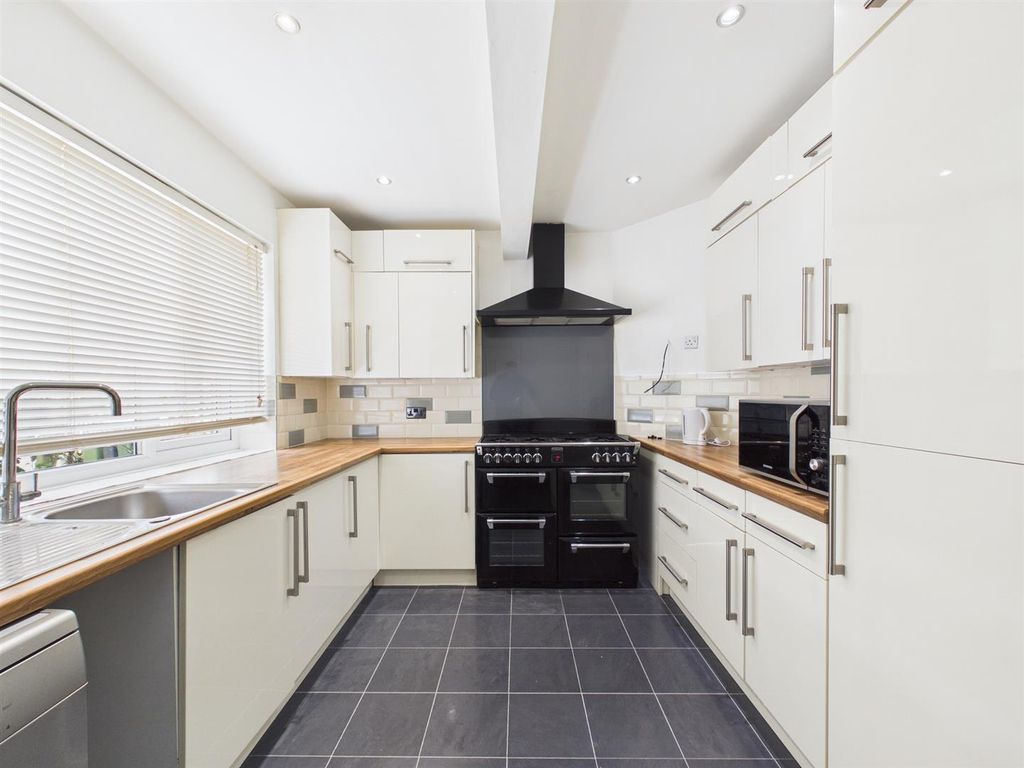 Additional image 25 of 4 bed semi-detached house for saleStar Lane, Coulsdon CR5