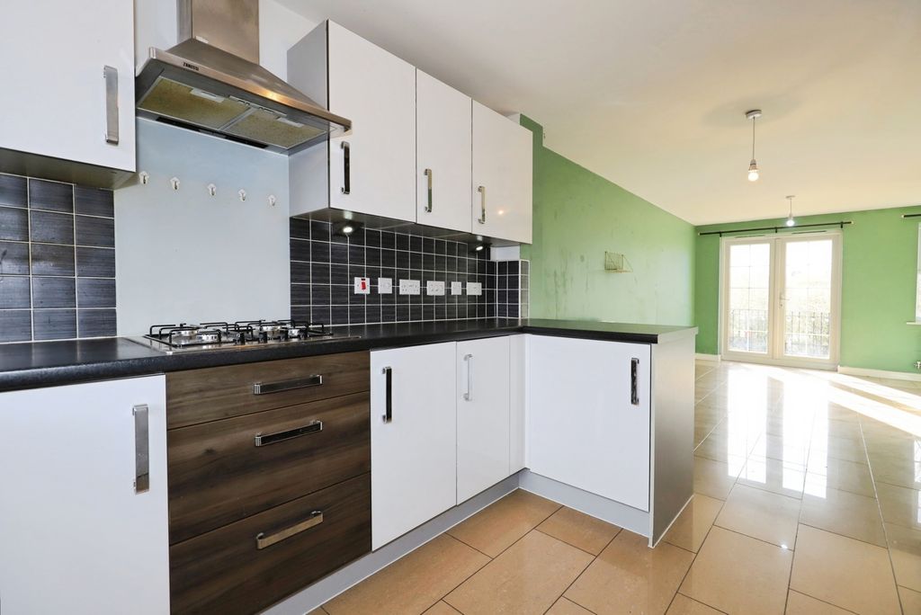 Property photo 3 of 20 Pbox-Img.Jpg