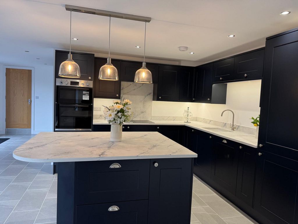 Property photo 3 of 25