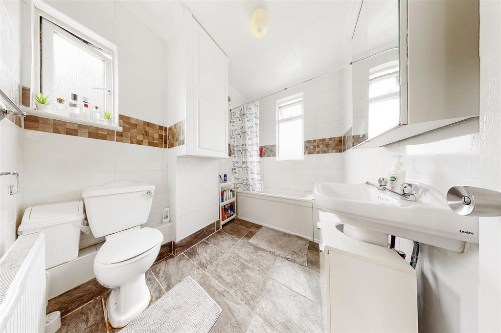 Property photo 2 of 12 Bathroon.Jpg