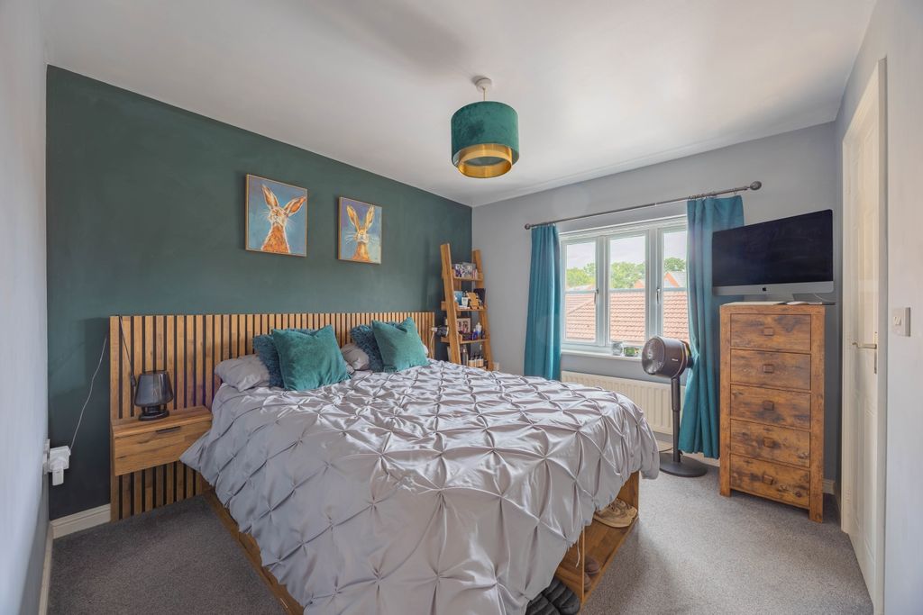 Property photo 2 of 19 Ewemove Taunton Burge Meadow (15)