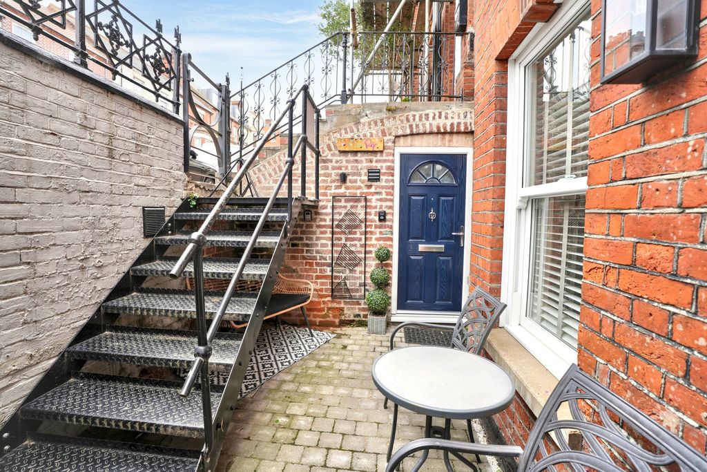 Property photo 1 of 24