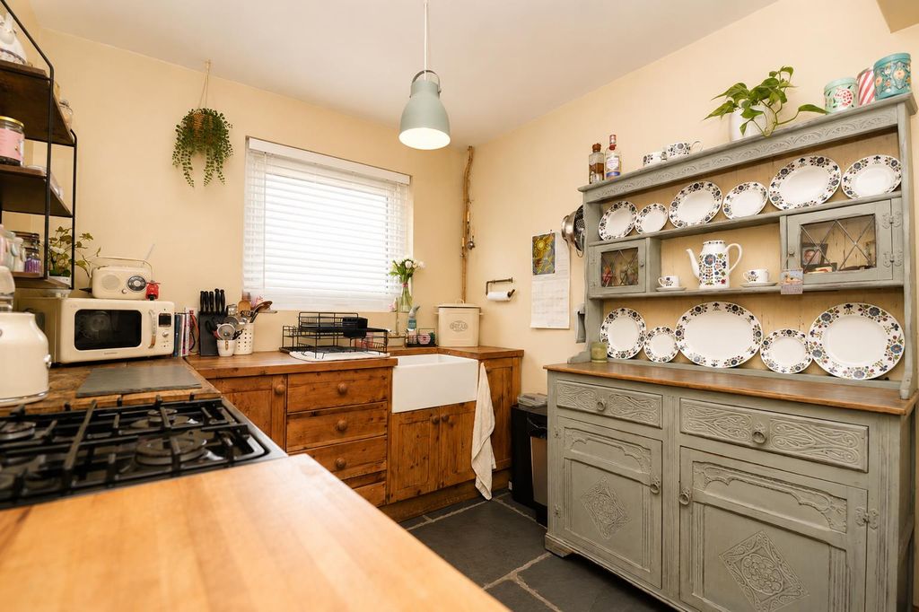 Property photo 3 of 26 Kitchen.Jpg