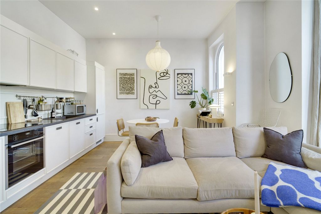 Property photo 3 of 13 Picture No. 11