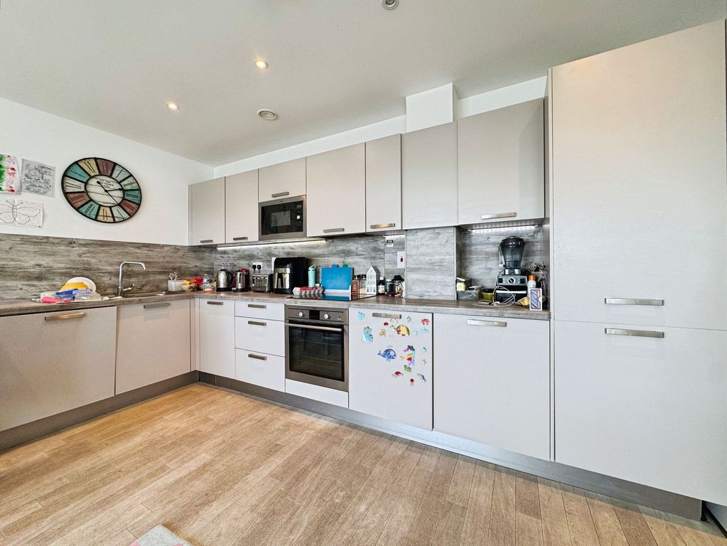 Property photo 3 of 17 Kitchen