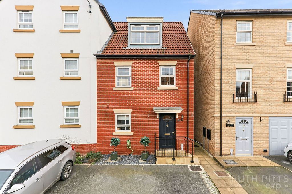 Property photo 1 of 28