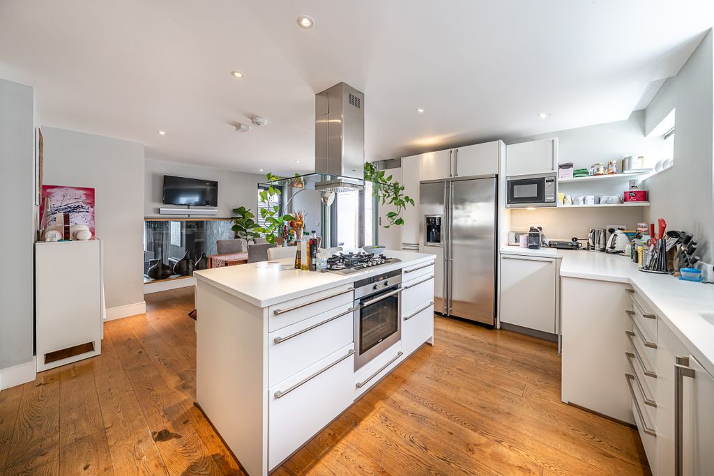 Property photo 1 of 23