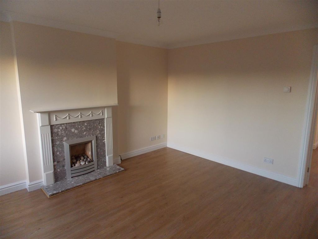 Property photo 2 of 16 Lounge