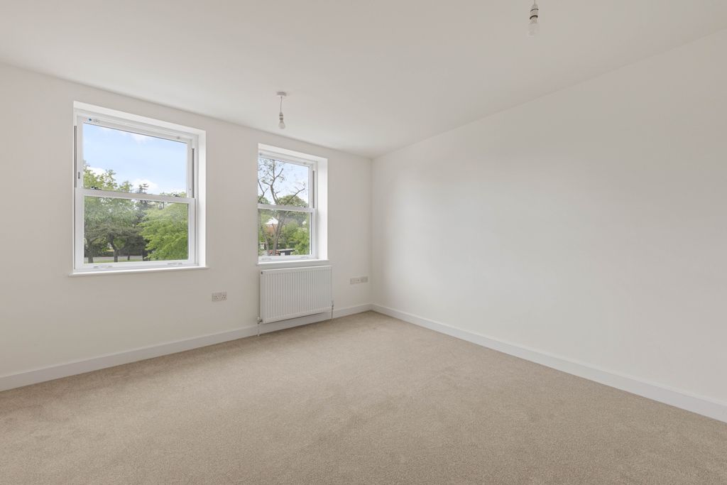 Property photo 1 of 8 Flat 1, 127A Gipsy Hill, Se27 - 4