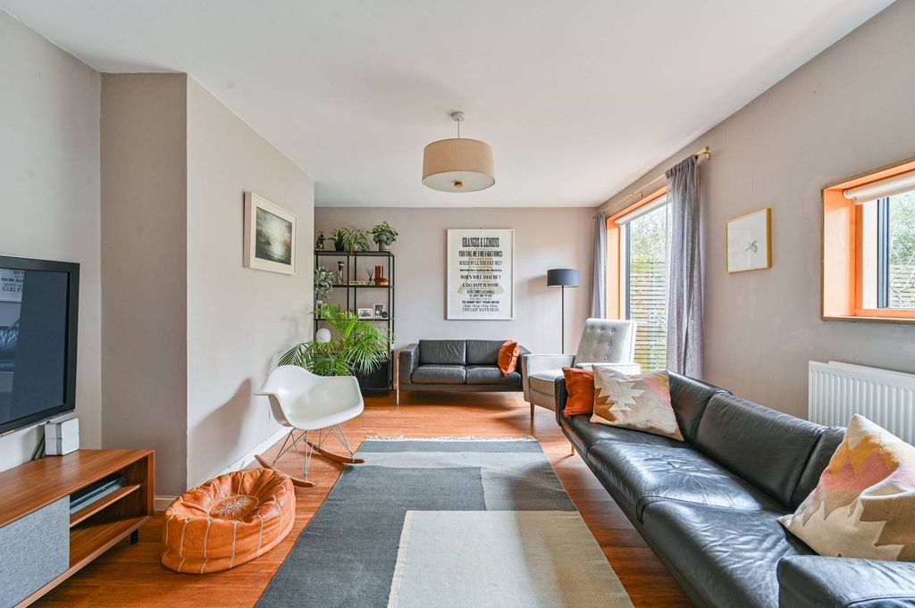 Property photo 2 of 28