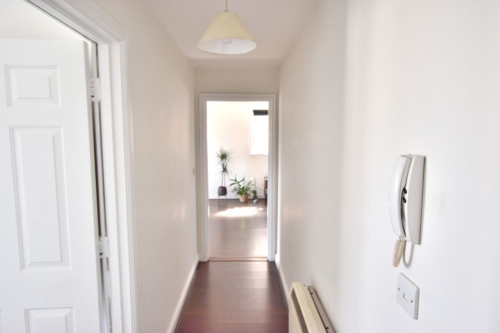 Property photo 2 of 8 Hallway