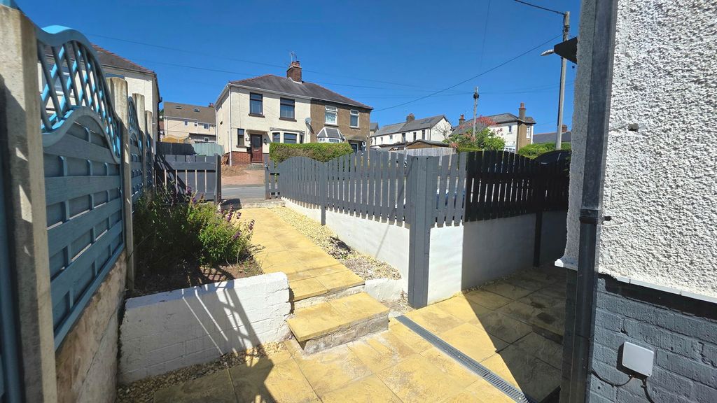 Property photo 3 of 25