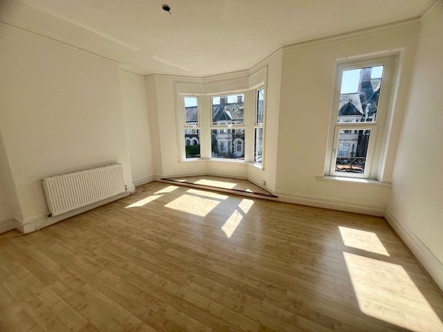 Property photo 1 of 14 Living Room