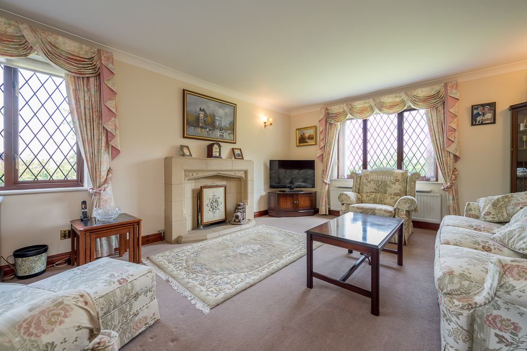 Property photo 3 of 15 Okell Close-24