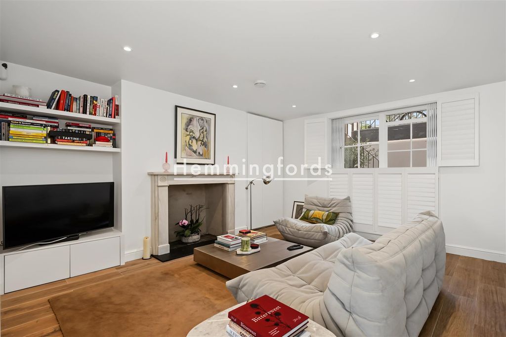Property photo 3 of 18 Hemingford Road N1-10.Jpg